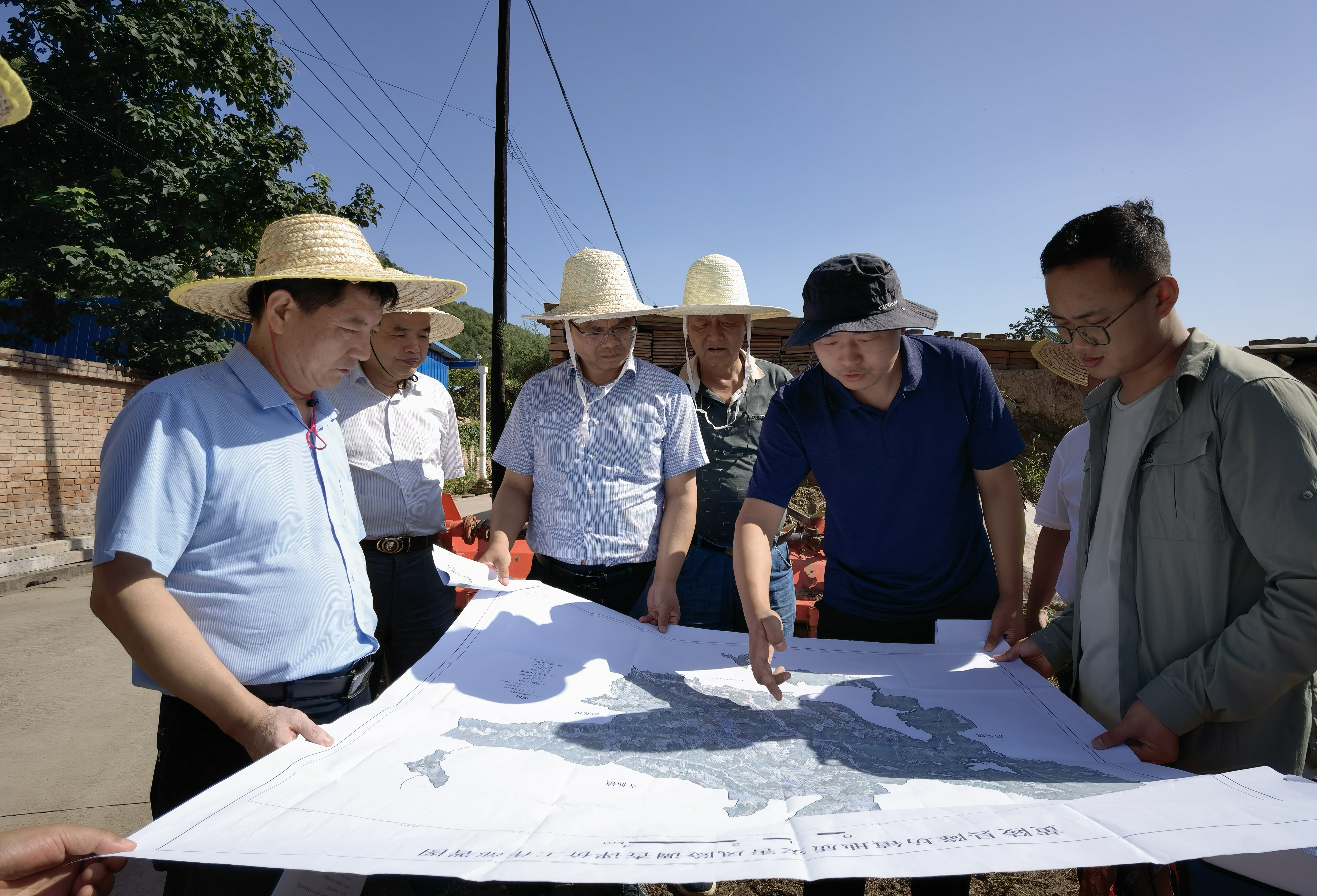 省地質(zhì)調(diào)查院黨委書(shū)記黃建軍一行檢查指導(dǎo)我中心承擔(dān)的地質(zhì)災(zāi)害風(fēng)險(xiǎn)調(diào)查評(píng)價(jià)項(xiàng)目